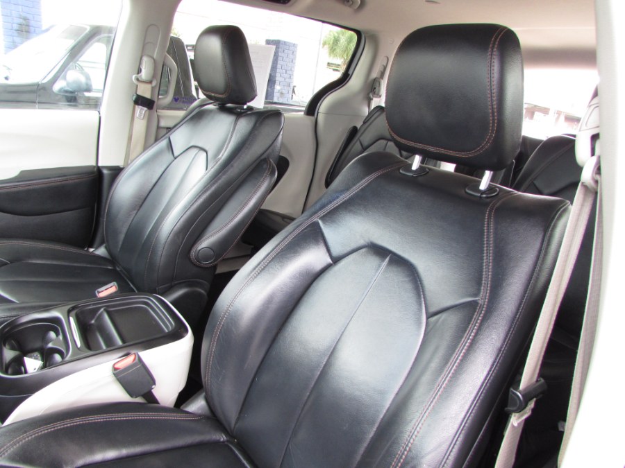 Used Chrysler Pacifica Touring-L 4dr Wgn 2017 | VIP Auto Enterprise, Inc. Orlando, Florida Used Chrysler Pacifica Touring-L 4dr Wgn 2017 | VIP Auto Enterprise, Inc. Orlando, Florida