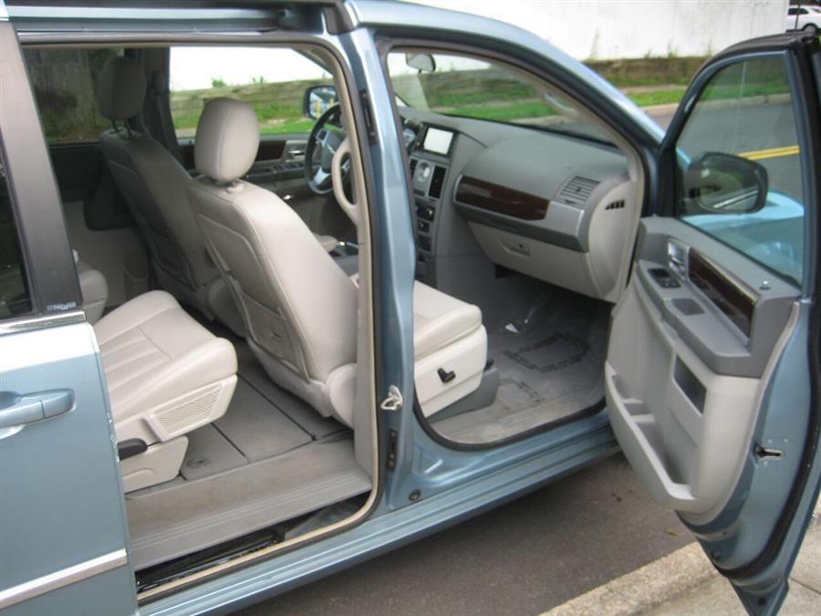 Used Chrysler Town And Country Touring 4dr Mini Van 2009 | Rite Choice Auto Inc.. Massapequa, New York Used Chrysler Town And Country Touring 4dr Mini Van 2009 | Rite Choice Auto Inc.. Massapequa, New York