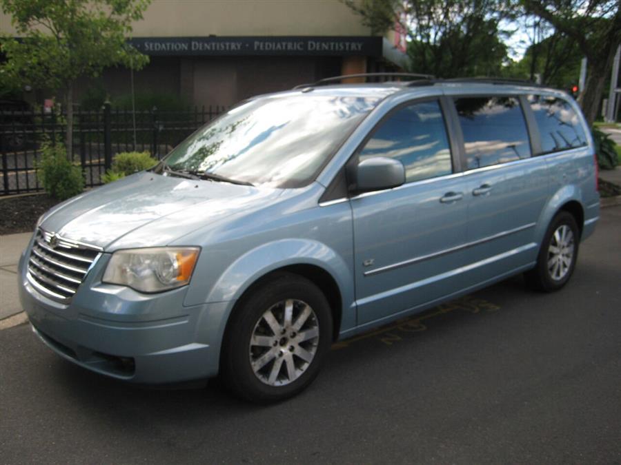 2009 Chrysler Town And Country Touring 4dr Mini Van, available for sale in Massapequa, New York | Rite Choice Auto Inc.. Massapequa, New York