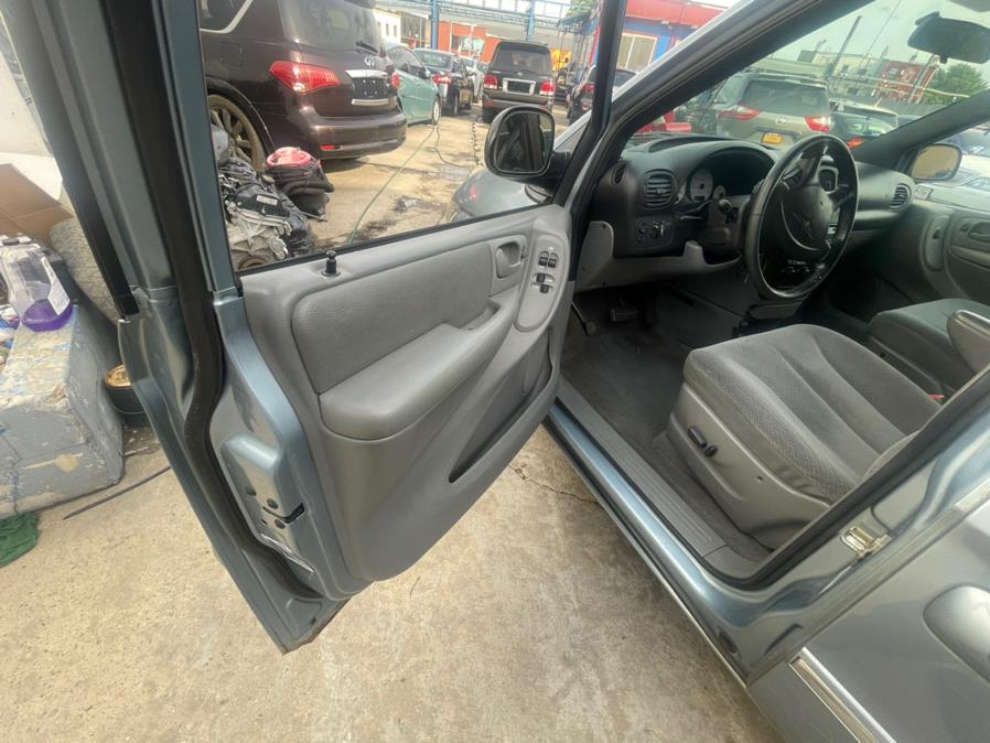 Used Chrysler Town & Country 4dr Touring FWD 2004 | Brooklyn Auto Mall LLC. Brooklyn, New York Used Chrysler Town & Country 4dr Touring FWD 2004 | Brooklyn Auto Mall LLC. Brooklyn, New York