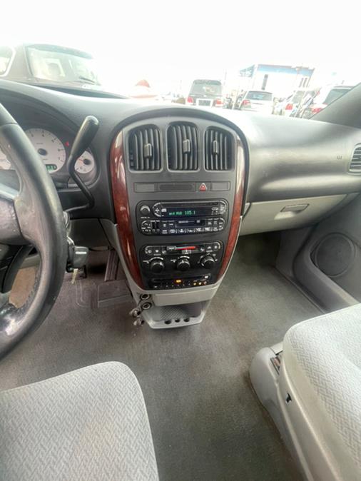 Used Chrysler Town & Country 4dr Touring FWD 2004 | Brooklyn Auto Mall LLC. Brooklyn, New York Used Chrysler Town & Country 4dr Touring FWD 2004 | Brooklyn Auto Mall LLC. Brooklyn, New York