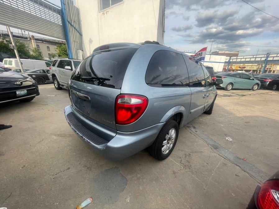 Used Chrysler Town & Country 4dr Touring FWD 2004 | Brooklyn Auto Mall LLC. Brooklyn, New York Used Chrysler Town & Country 4dr Touring FWD 2004 | Brooklyn Auto Mall LLC. Brooklyn, New York