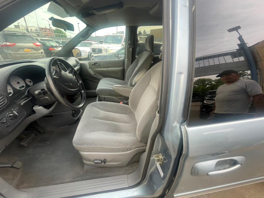 Used Chrysler Town & Country 4dr Touring FWD 2004 | Brooklyn Auto Mall LLC. Brooklyn, New York