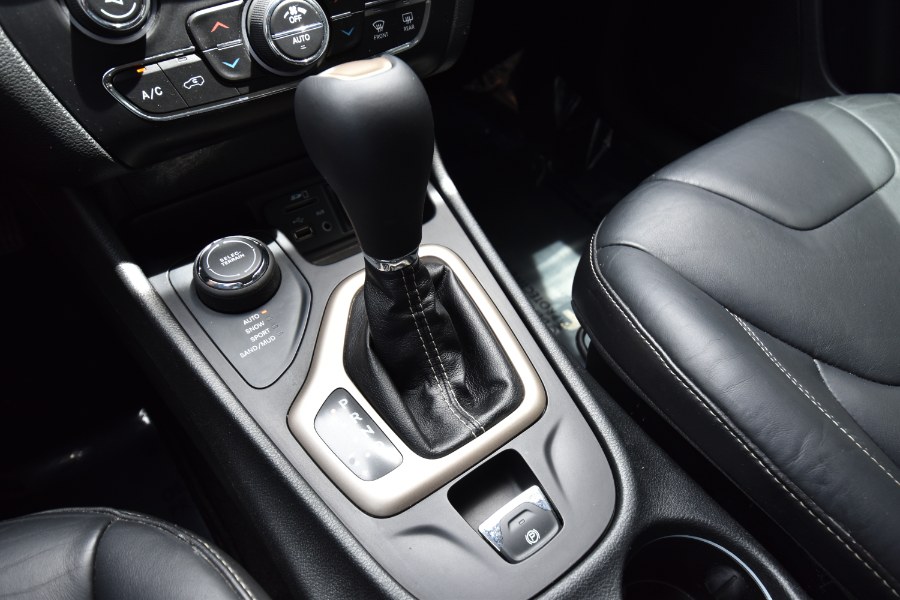 Used Jeep Cherokee 4WD 4dr Limited 2015 | Highline Car Connection. Waterbury, Connecticut Used Jeep Cherokee 4WD 4dr Limited 2015 | Highline Car Connection. Waterbury, Connecticut