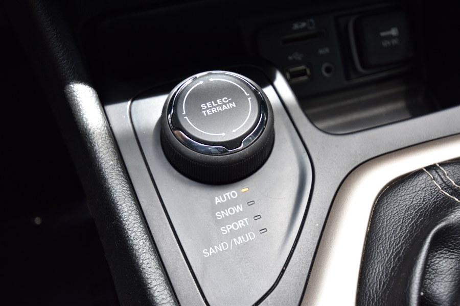Used Jeep Cherokee 4WD 4dr Limited 2015 | Highline Car Connection. Waterbury, Connecticut Used Jeep Cherokee 4WD 4dr Limited 2015 | Highline Car Connection. Waterbury, Connecticut