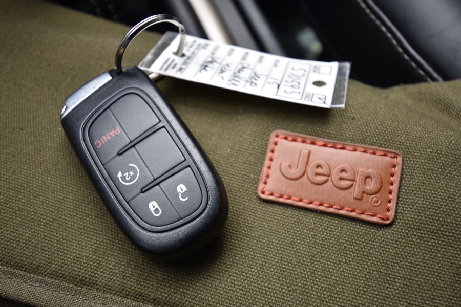 Used Jeep Cherokee 4WD 4dr Limited 2015 | Highline Car Connection. Waterbury, Connecticut Used Jeep Cherokee 4WD 4dr Limited 2015 | Highline Car Connection. Waterbury, Connecticut