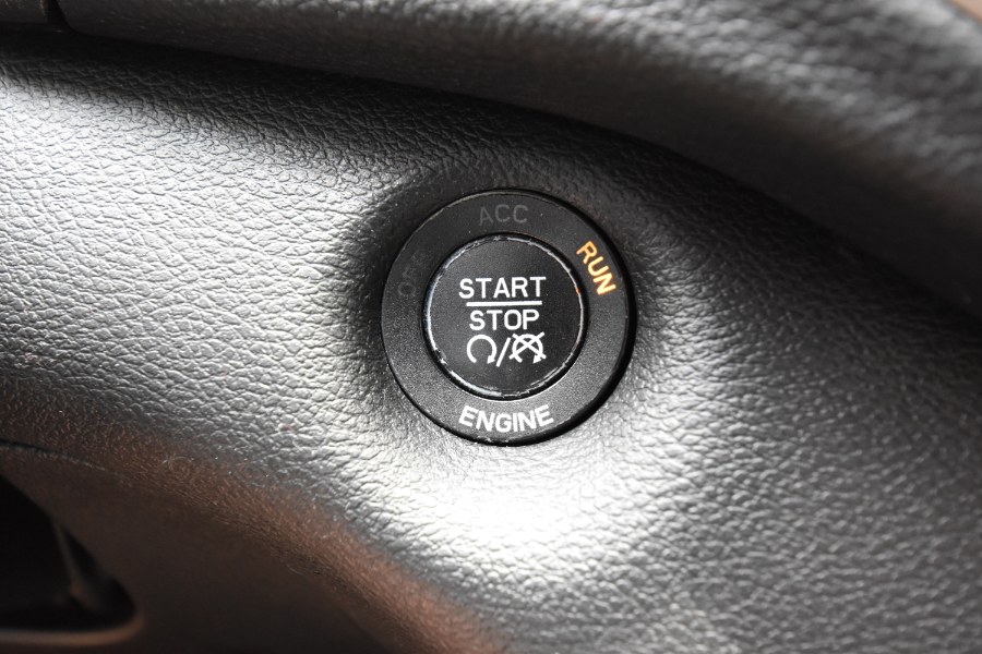 Used Jeep Cherokee 4WD 4dr Limited 2015 | Highline Car Connection. Waterbury, Connecticut Used Jeep Cherokee 4WD 4dr Limited 2015 | Highline Car Connection. Waterbury, Connecticut