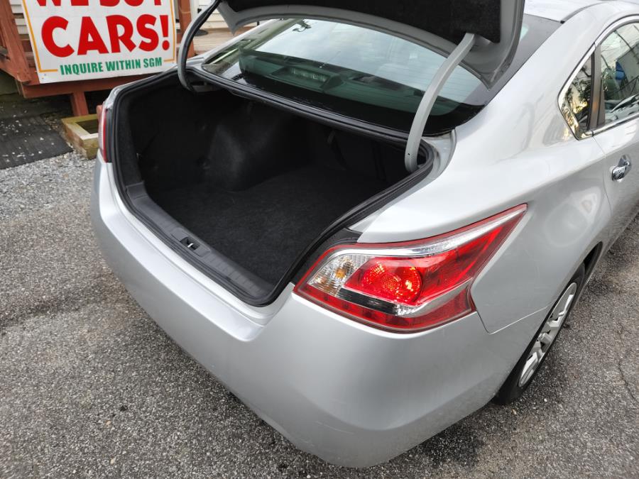 Used Nissan Altima 4dr Sdn I4 2.5 SL 2013 | SGM Auto Sales. West Babylon, New York Used Nissan Altima 4dr Sdn I4 2.5 SL 2013 | SGM Auto Sales. West Babylon, New York