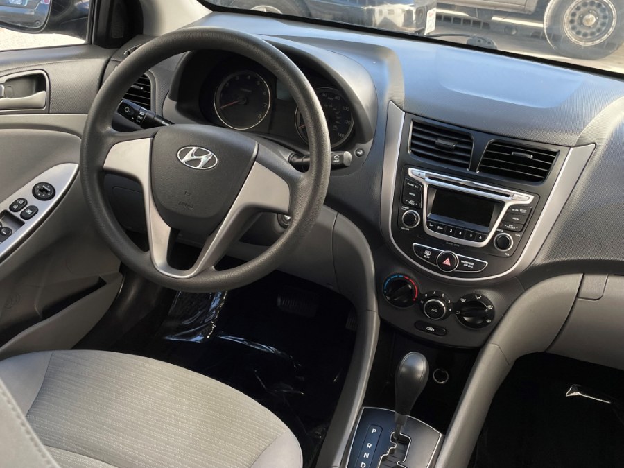 Used Hyundai Accent SE Sedan Auto 2017 | Green Light Auto. Corona, California Used Hyundai Accent SE Sedan Auto 2017 | Green Light Auto. Corona, California