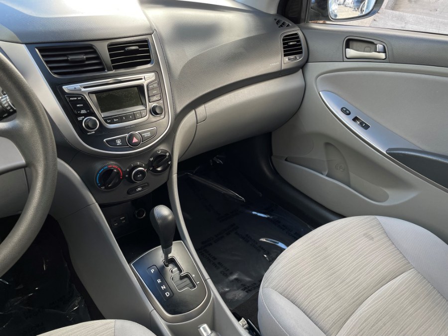 Used Hyundai Accent SE Sedan Auto 2017 | Green Light Auto. Corona, California Used Hyundai Accent SE Sedan Auto 2017 | Green Light Auto. Corona, California