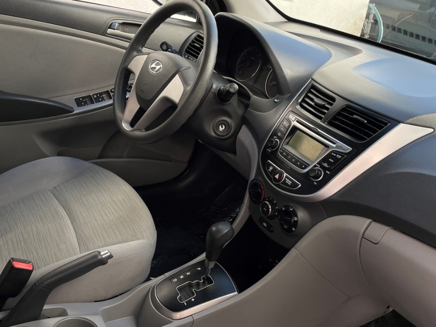 Used Hyundai Accent SE Sedan Auto 2017 | Green Light Auto. Corona, California Used Hyundai Accent SE Sedan Auto 2017 | Green Light Auto. Corona, California