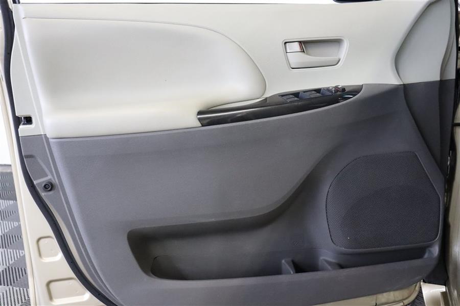 Used Toyota Sienna LE 2013 | Fast Track Motors. Paterson, New Jersey Used Toyota Sienna LE 2013 | Fast Track Motors. Paterson, New Jersey