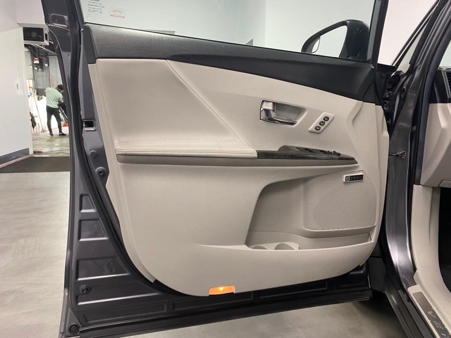 Used Toyota Venza 4dr Wgn V6 AWD Limited (Natl) 2014 | M Auto Group. Elizabeth, New Jersey Used Toyota Venza 4dr Wgn V6 AWD Limited (Natl) 2014 | M Auto Group. Elizabeth, New Jersey