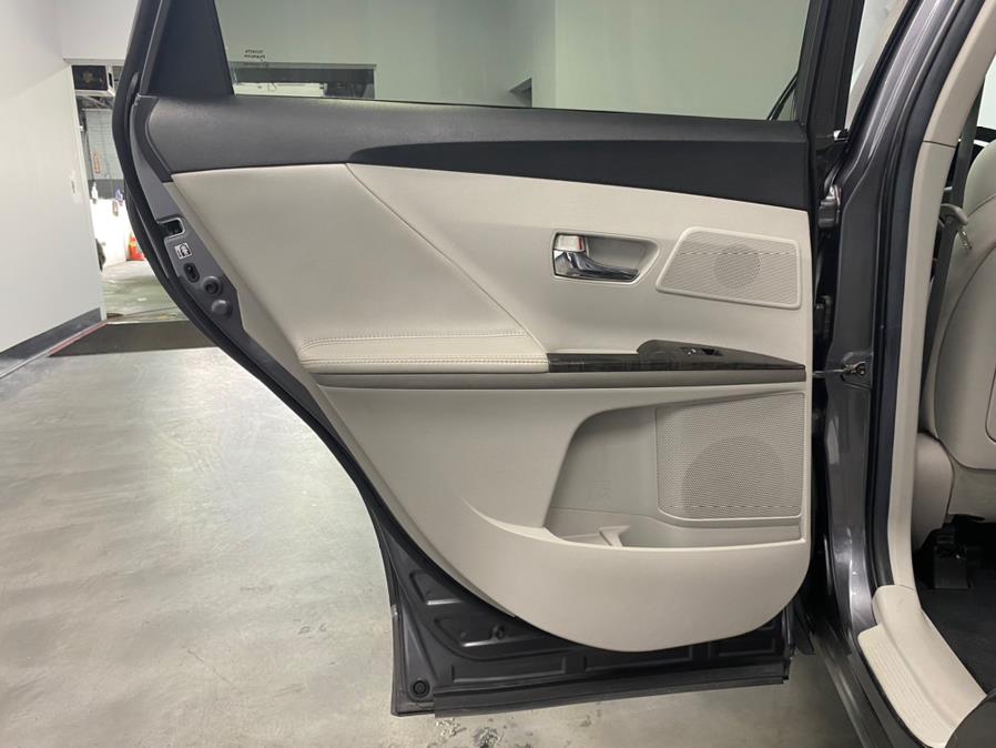 Used Toyota Venza 4dr Wgn V6 AWD Limited (Natl) 2014 | M Auto Group. Elizabeth, New Jersey Used Toyota Venza 4dr Wgn V6 AWD Limited (Natl) 2014 | M Auto Group. Elizabeth, New Jersey