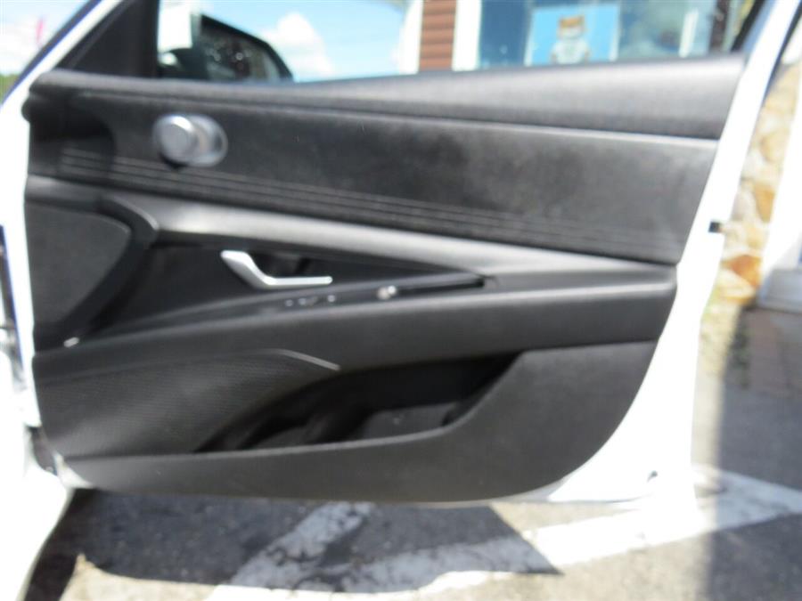 Used Hyundai Elantra SE 4dr Sedan 2021 | Lake City Exports Inc. Auburn, Maine Used Hyundai Elantra SE 4dr Sedan 2021 | Lake City Exports Inc. Auburn, Maine