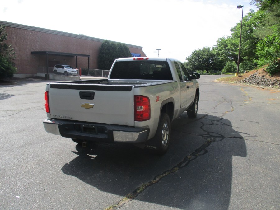 Used Chevrolet Silverado 1500 4WD Ext Cab 143.5" LT 2013 | Universal Motors LLC. New Britain, Connecticut Used Chevrolet Silverado 1500 4WD Ext Cab 143.5" LT 2013 | Universal Motors LLC. New Britain, Connecticut
