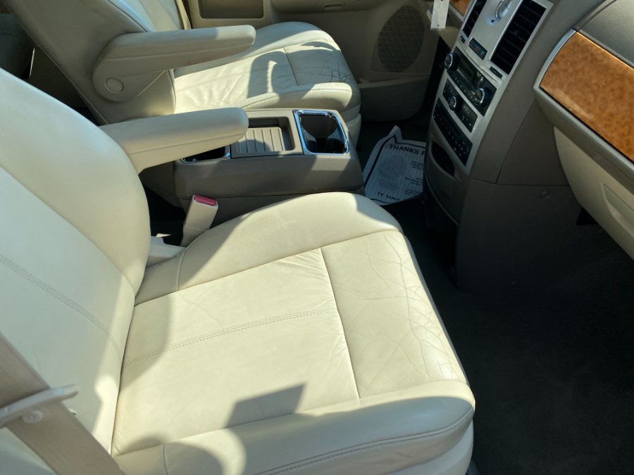 2010 Chrysler Town & Country 4dr Wgn Limited, available for sale in Middle Village, New York | Middle Village Motors . Middle Village, New York 2010 Chrysler Town & Country 4dr Wgn Limited, available for sale in Middle Village, New York | Middle Village Motors . Middle Village, New York