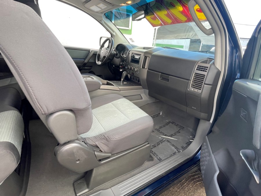 2006 Nissan Titan SE King Cab 4WD, available for sale in Corona, California | Green Light Auto. Corona, California 2006 Nissan Titan SE King Cab 4WD, available for sale in Corona, California | Green Light Auto. Corona, California