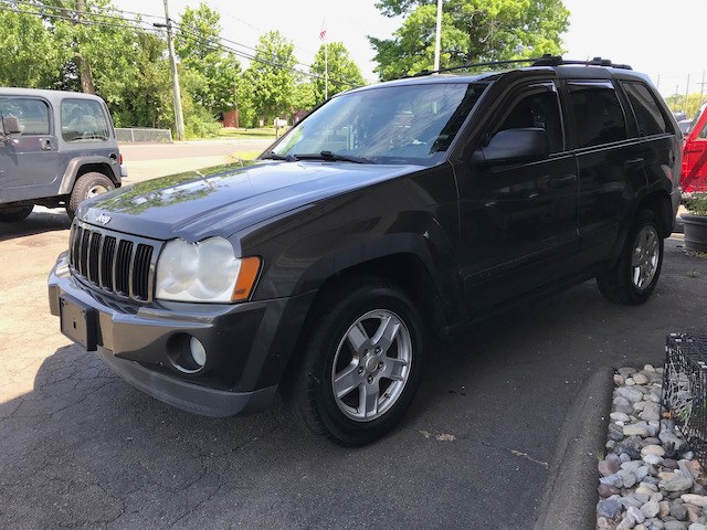 2006 Jeep Grand Cherokee 4dr Laredo 4WD, available for sale in Branford, CT