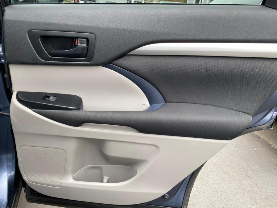 Used Toyota Highlander AWD 4dr V6 LE Plus (Natl) 2014 | Lava Motors 2 Inc. Canton, Connecticut Used Toyota Highlander AWD 4dr V6 LE Plus (Natl) 2014 | Lava Motors 2 Inc. Canton, Connecticut