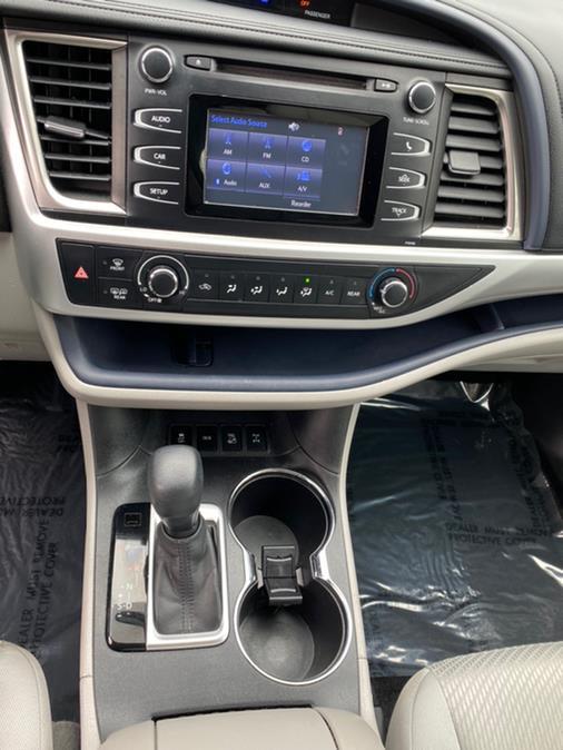 Used Toyota Highlander AWD 4dr V6 LE Plus (Natl) 2014 | Lava Motors 2 Inc. Canton, Connecticut Used Toyota Highlander AWD 4dr V6 LE Plus (Natl) 2014 | Lava Motors 2 Inc. Canton, Connecticut