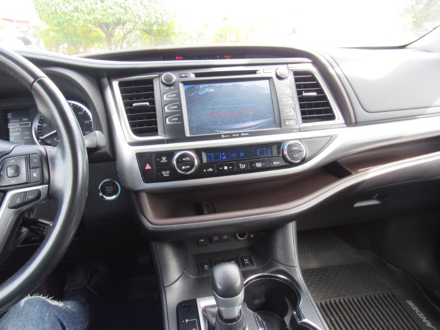2017 Toyota Highlander XLE V6 AWD (Natl), available for sale in San Francisco de Macoris Rd, Dominican Republic | Hilario Auto Import. San Francisco de Macoris Rd, Dominican Republic 2017 Toyota Highlander XLE V6 AWD (Natl), available for sale in San Francisco de Macoris Rd, Dominican Republic | Hilario Auto Import. San Francisco de Macoris Rd, Dominican Republic