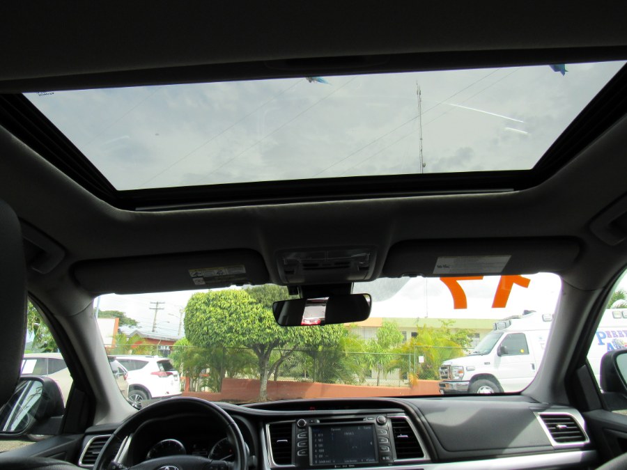 2017 Toyota Highlander XLE V6 AWD (Natl), available for sale in San Francisco de Macoris Rd, Dominican Republic | Hilario Auto Import. San Francisco de Macoris Rd, Dominican Republic 2017 Toyota Highlander XLE V6 AWD (Natl), available for sale in San Francisco de Macoris Rd, Dominican Republic | Hilario Auto Import. San Francisco de Macoris Rd, Dominican Republic