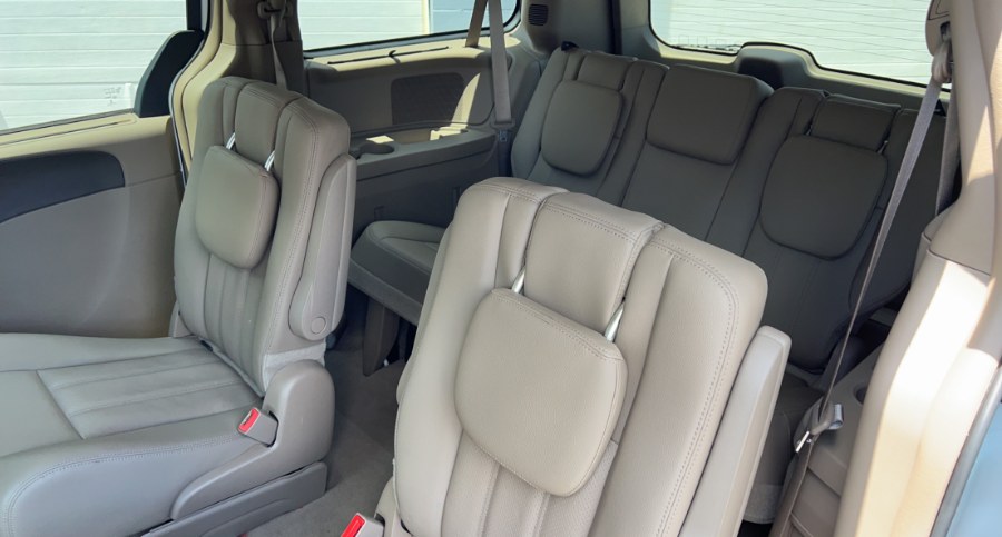 Used Chrysler Town & Country 4dr Wgn Touring-L Anniversary Edition 2016 | West End Automotive Center. Waterbury, Connecticut Used Chrysler Town & Country 4dr Wgn Touring-L Anniversary Edition 2016 | West End Automotive Center. Waterbury, Connecticut