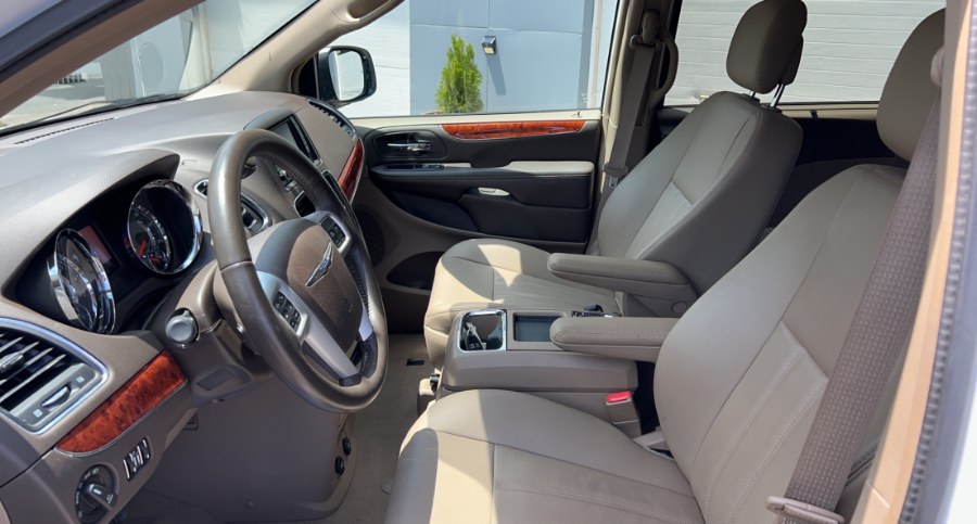 Used Chrysler Town & Country 4dr Wgn Touring-L Anniversary Edition 2016 | West End Automotive Center. Waterbury, Connecticut Used Chrysler Town & Country 4dr Wgn Touring-L Anniversary Edition 2016 | West End Automotive Center. Waterbury, Connecticut