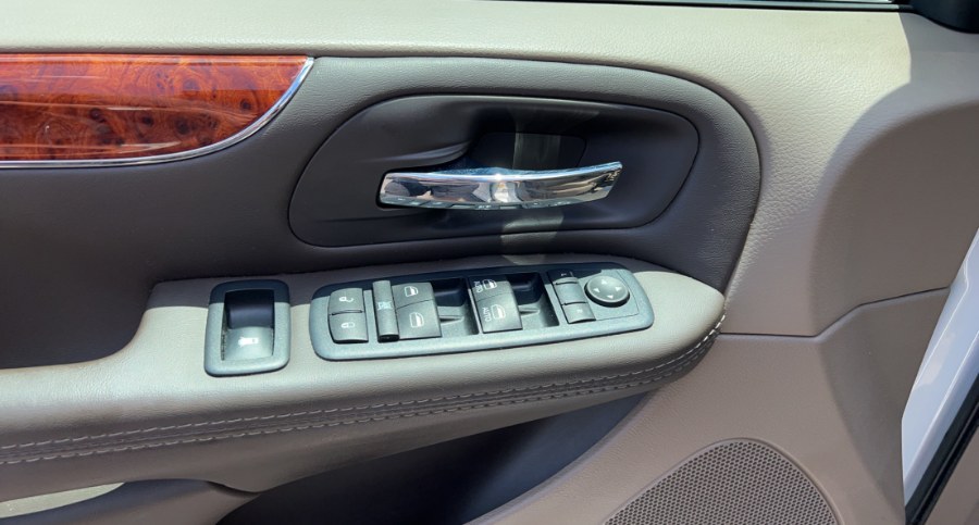 Used Chrysler Town & Country 4dr Wgn Touring-L Anniversary Edition 2016 | West End Automotive Center. Waterbury, Connecticut Used Chrysler Town & Country 4dr Wgn Touring-L Anniversary Edition 2016 | West End Automotive Center. Waterbury, Connecticut