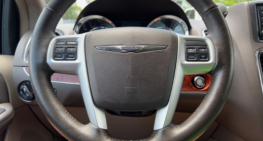 Used Chrysler Town & Country 4dr Wgn Touring-L Anniversary Edition 2016 | West End Automotive Center. Waterbury, Connecticut Used Chrysler Town & Country 4dr Wgn Touring-L Anniversary Edition 2016 | West End Automotive Center. Waterbury, Connecticut