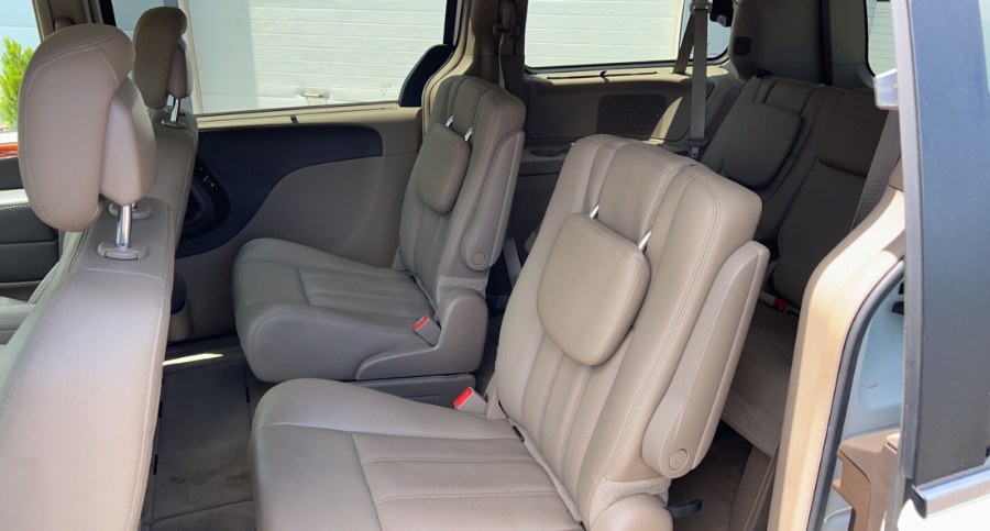 Used Chrysler Town & Country 4dr Wgn Touring-L Anniversary Edition 2016 | West End Automotive Center. Waterbury, Connecticut Used Chrysler Town & Country 4dr Wgn Touring-L Anniversary Edition 2016 | West End Automotive Center. Waterbury, Connecticut