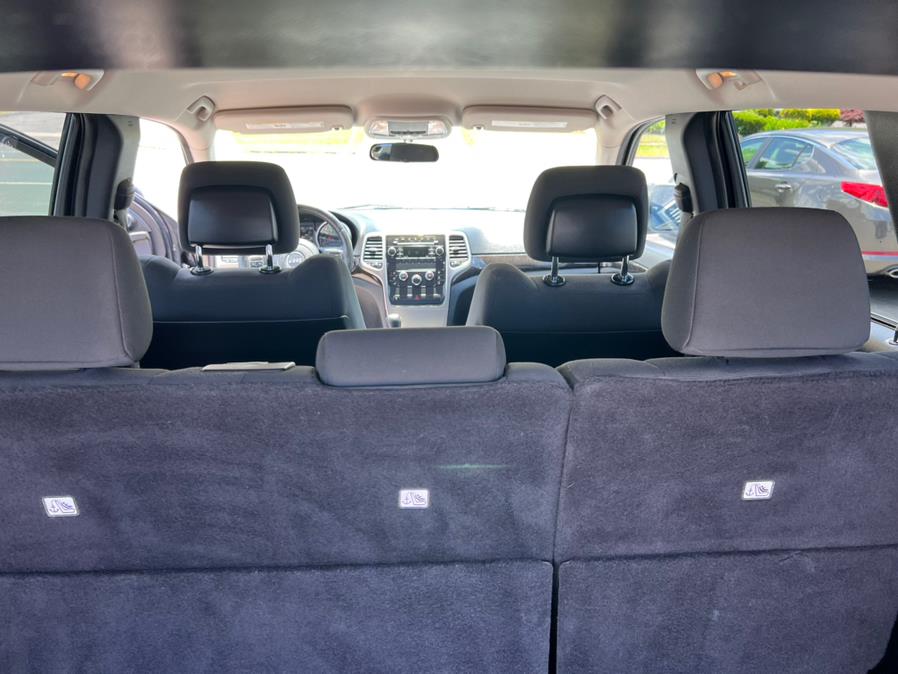 2011 Jeep Grand Cherokee 4WD 4dr Laredo, available for sale in Plantsville, Connecticut | L&S Automotive LLC. Plantsville, Connecticut 2011 Jeep Grand Cherokee 4WD 4dr Laredo, available for sale in Plantsville, Connecticut | L&S Automotive LLC. Plantsville, Connecticut