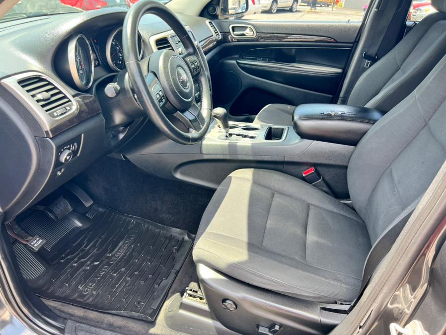 2011 Jeep Grand Cherokee 4WD 4dr Laredo, available for sale in Plantsville, Connecticut | L&S Automotive LLC. Plantsville, Connecticut 2011 Jeep Grand Cherokee 4WD 4dr Laredo, available for sale in Plantsville, Connecticut | L&S Automotive LLC. Plantsville, Connecticut