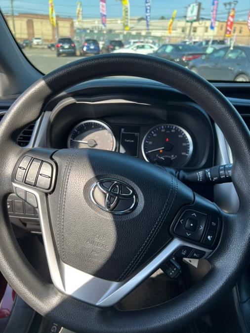 Used Toyota Highlander LE Plus V6 AWD (Natl) 2019 | NJ Used Cars Center. Irvington, New Jersey Used Toyota Highlander LE Plus V6 AWD (Natl) 2019 | NJ Used Cars Center. Irvington, New Jersey