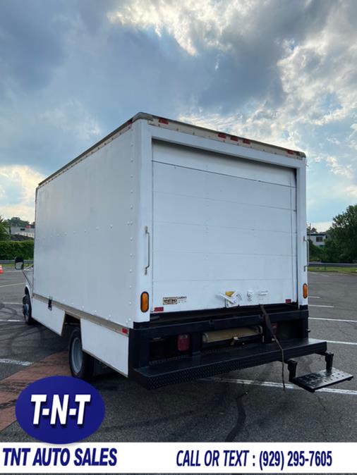 Used Chevrolet Express Commercial Cutaway 159" WB C7L DRW 2002 | TNT Auto Sales USA inc. Bronx, New York