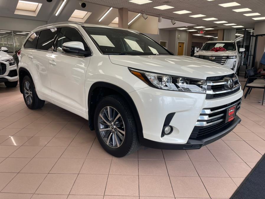 Used Toyota Highlander XLE V6 AWD (Natl) 2017 | Power Motors East. Massapequa Park, New York Used Toyota Highlander XLE V6 AWD (Natl) 2017 | Power Motors East. Massapequa Park, New York