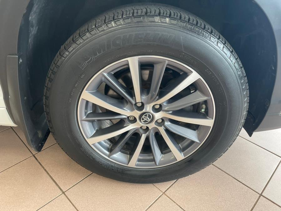 Used Toyota Highlander XLE V6 AWD (Natl) 2017 | Power Motors East. Massapequa Park, New York Used Toyota Highlander XLE V6 AWD (Natl) 2017 | Power Motors East. Massapequa Park, New York