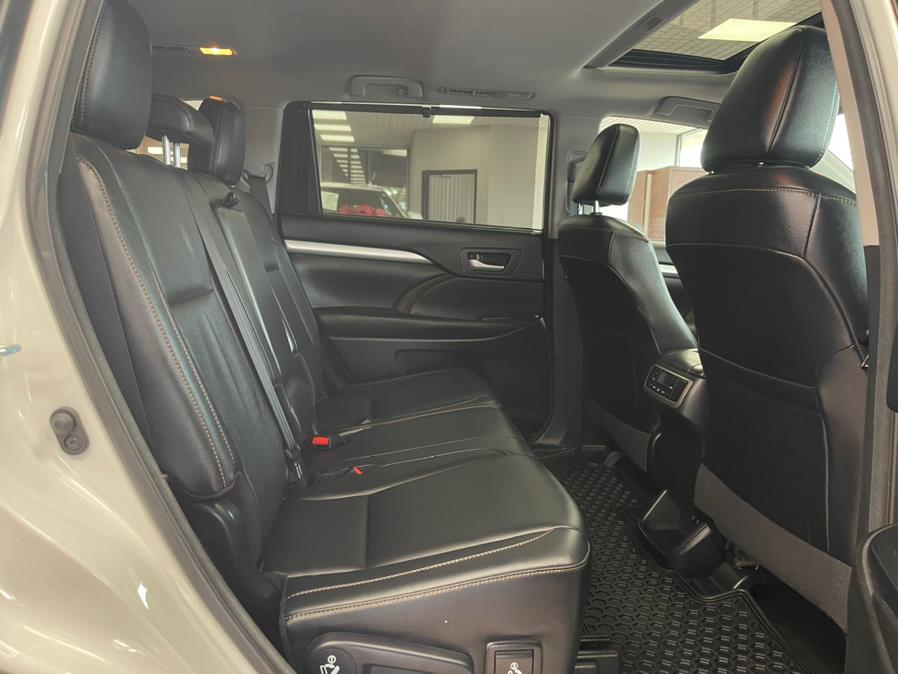 Used Toyota Highlander XLE V6 AWD (Natl) 2017 | Power Motors East. Massapequa Park, New York Used Toyota Highlander XLE V6 AWD (Natl) 2017 | Power Motors East. Massapequa Park, New York