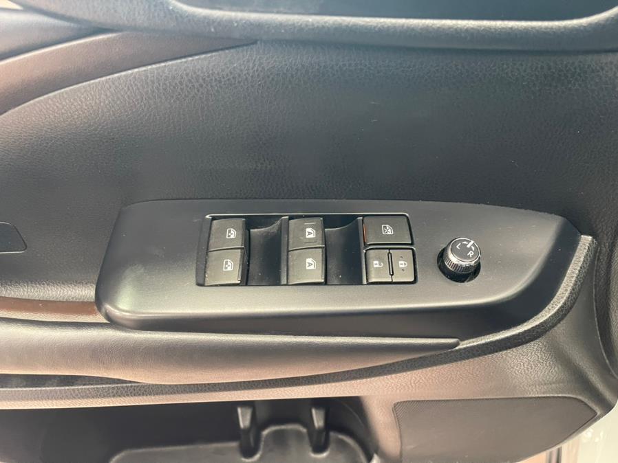 Used Toyota Highlander XLE V6 AWD (Natl) 2017 | Power Motors East. Massapequa Park, New York Used Toyota Highlander XLE V6 AWD (Natl) 2017 | Power Motors East. Massapequa Park, New York