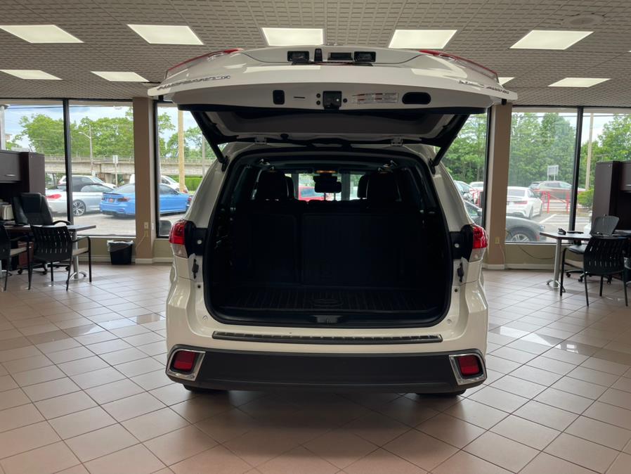 Used Toyota Highlander XLE V6 AWD (Natl) 2017 | Power Motors East. Massapequa Park, New York Used Toyota Highlander XLE V6 AWD (Natl) 2017 | Power Motors East. Massapequa Park, New York