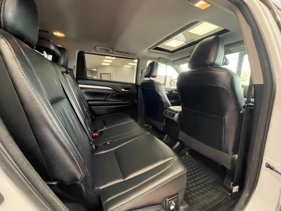 Used Toyota Highlander XLE V6 AWD (Natl) 2017 | Power Motors East. Massapequa Park, New York Used Toyota Highlander XLE V6 AWD (Natl) 2017 | Power Motors East. Massapequa Park, New York