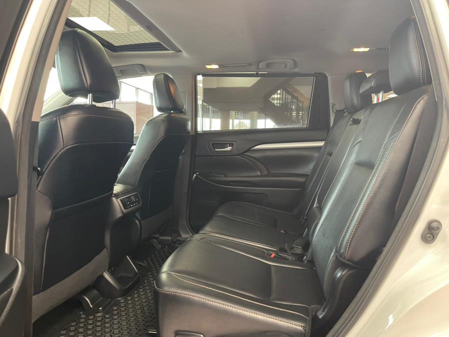 Used Toyota Highlander XLE V6 AWD (Natl) 2017 | Power Motors East. Massapequa Park, New York Used Toyota Highlander XLE V6 AWD (Natl) 2017 | Power Motors East. Massapequa Park, New York