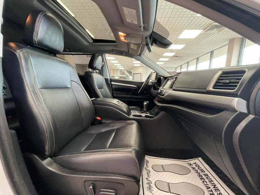 Used Toyota Highlander XLE V6 AWD (Natl) 2017 | Power Motors East. Massapequa Park, New York Used Toyota Highlander XLE V6 AWD (Natl) 2017 | Power Motors East. Massapequa Park, New York