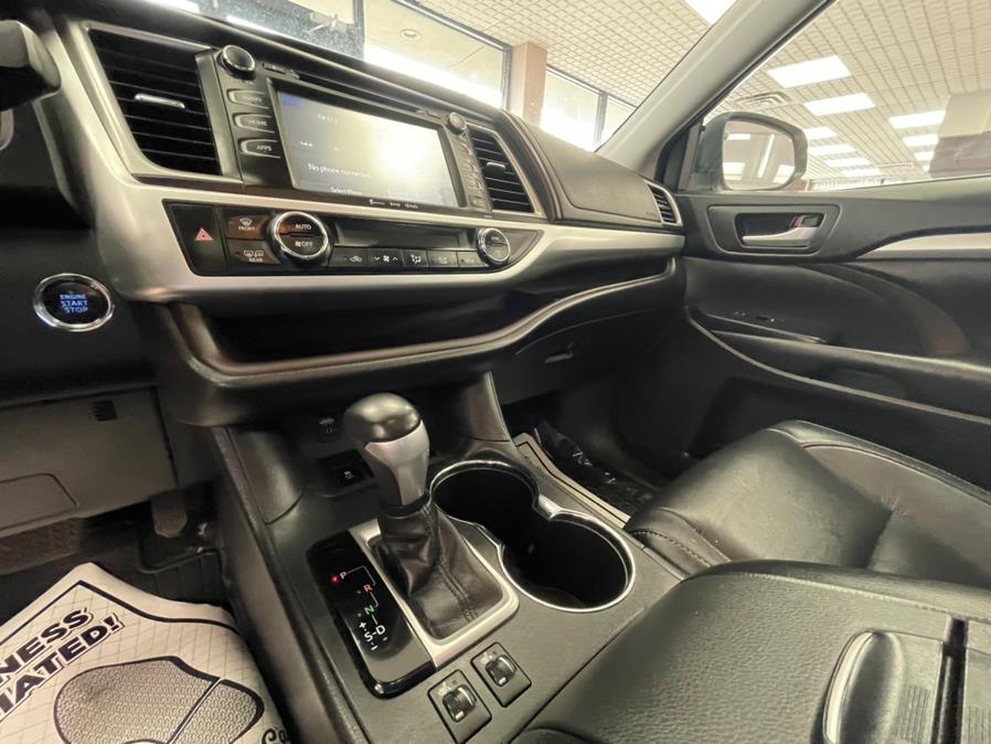 Used Toyota Highlander XLE V6 AWD (Natl) 2017 | Power Motors East. Massapequa Park, New York Used Toyota Highlander XLE V6 AWD (Natl) 2017 | Power Motors East. Massapequa Park, New York