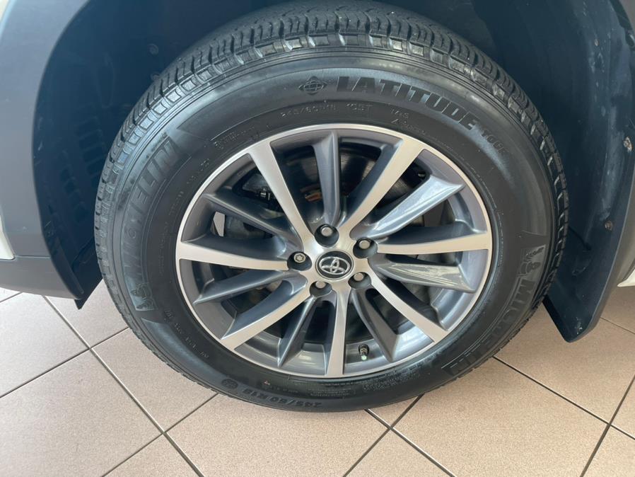 Used Toyota Highlander XLE V6 AWD (Natl) 2017 | Power Motors East. Massapequa Park, New York Used Toyota Highlander XLE V6 AWD (Natl) 2017 | Power Motors East. Massapequa Park, New York