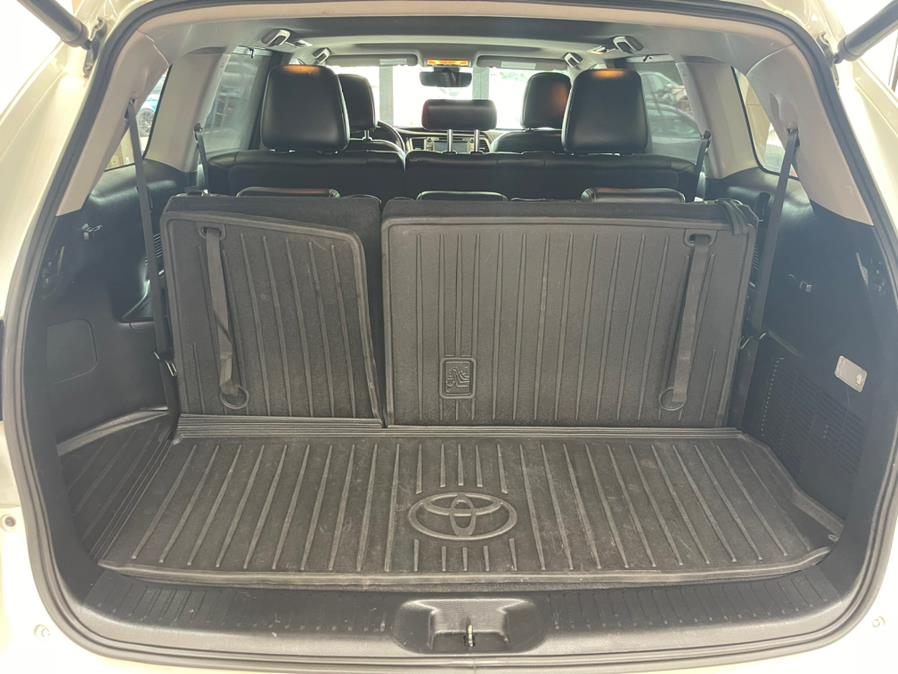 Used Toyota Highlander XLE V6 AWD (Natl) 2017 | Power Motors East. Massapequa Park, New York Used Toyota Highlander XLE V6 AWD (Natl) 2017 | Power Motors East. Massapequa Park, New York