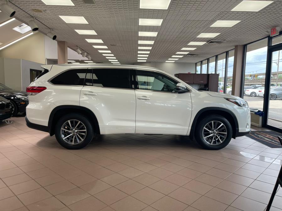 Used Toyota Highlander XLE V6 AWD (Natl) 2017 | Power Motors East. Massapequa Park, New York Used Toyota Highlander XLE V6 AWD (Natl) 2017 | Power Motors East. Massapequa Park, New York