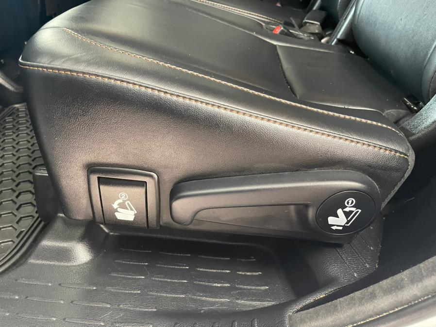 Used Toyota Highlander XLE V6 AWD (Natl) 2017 | Power Motors East. Massapequa Park, New York Used Toyota Highlander XLE V6 AWD (Natl) 2017 | Power Motors East. Massapequa Park, New York