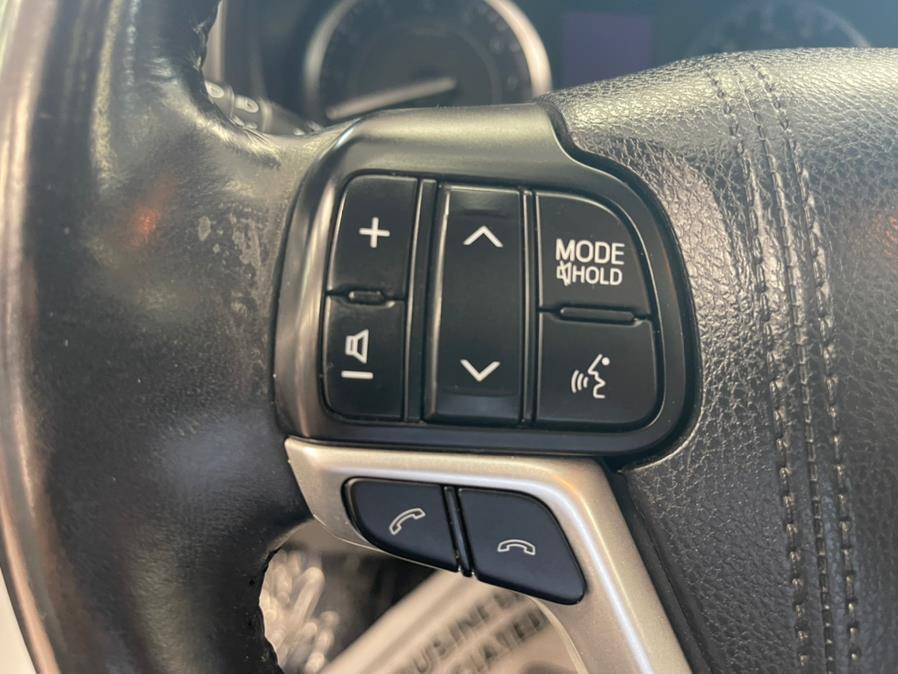 Used Toyota Highlander XLE V6 AWD (Natl) 2017 | Power Motors East. Massapequa Park, New York Used Toyota Highlander XLE V6 AWD (Natl) 2017 | Power Motors East. Massapequa Park, New York